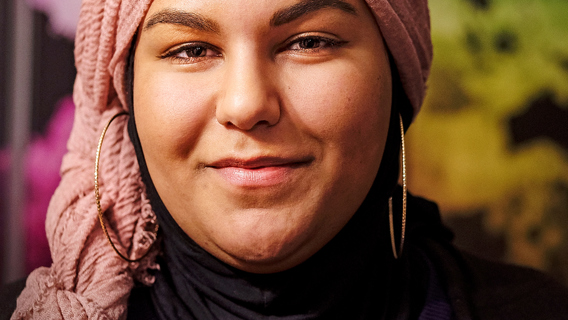 Porträttbild på Farah Roukachi