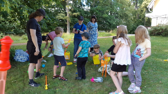 Dagläger på Ekolnsnäs, då behövs det personer som kan hjälpa till.